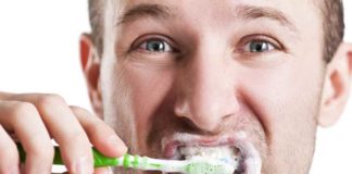 triclosan can stay for long on toothbrushes